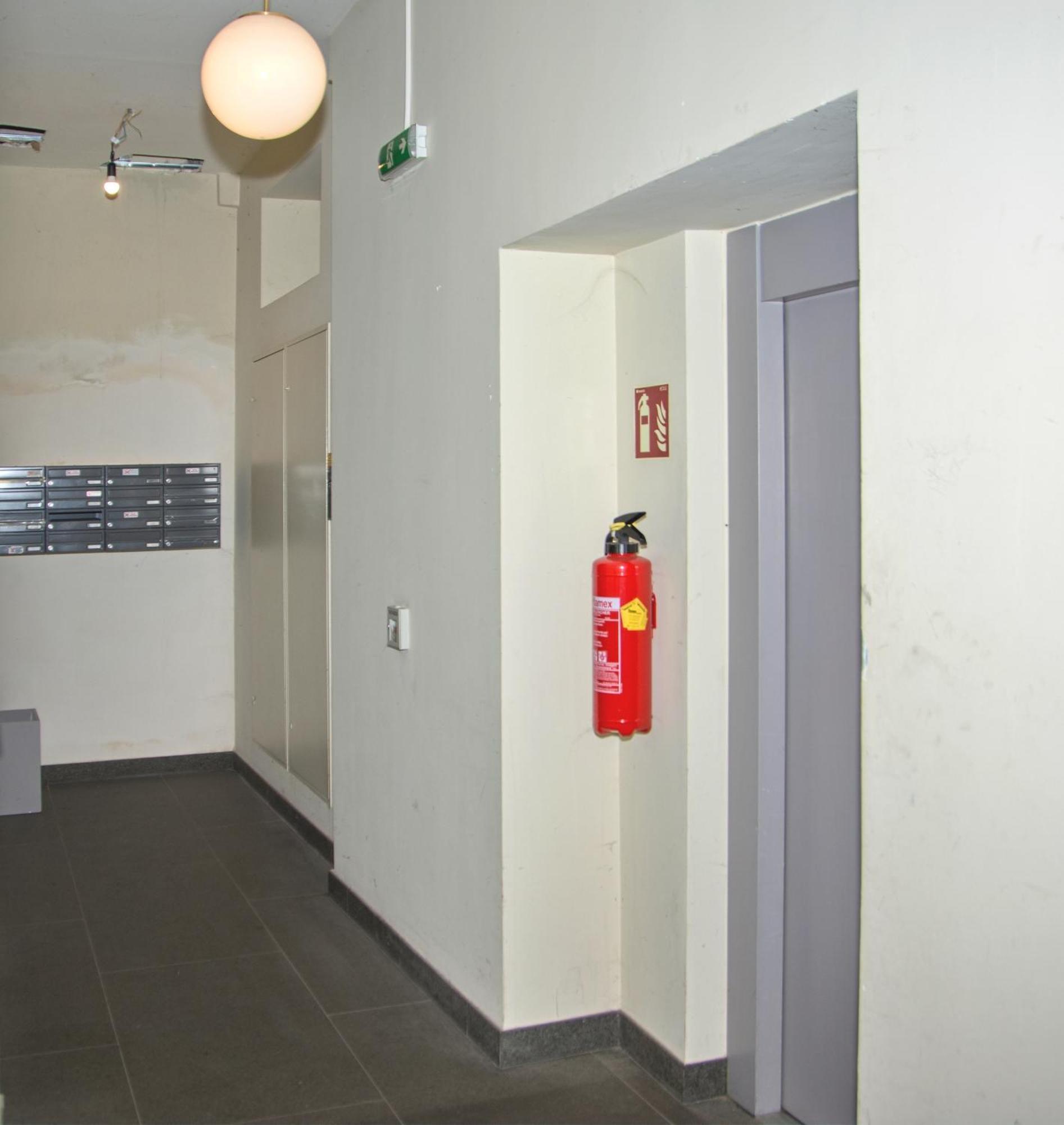 Blue Lotus Apartment Wina Bagian luar foto